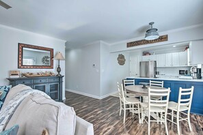 Living area - Kentucky Lake Vacation Rental Near Marina! (Gilbertsville)