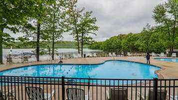 Kolam renang outdoor