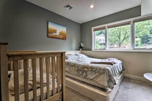 Villa (5 Bedrooms) | 5 bedrooms, iron/ironing board, free cots/infant beds, bed sheets - Lake Harmony Villa: Walk to Big Boulder Mountain! (Lake Harmony)