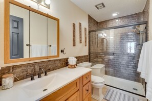 Bathroom - Kansas Vacation Rental w/ Boat Dock & Lake Access (Anthony)