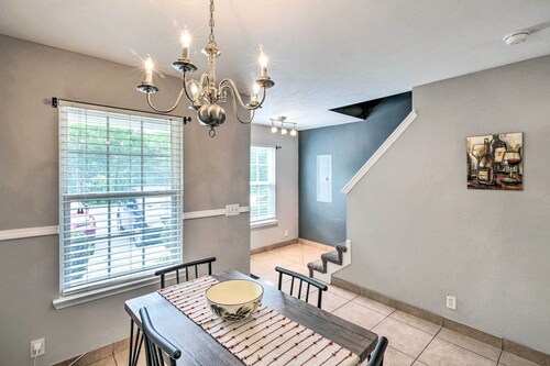 La Vergne Townhome: 22 Mi to Dtwn Nashville!