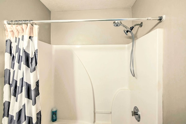 Interior - La Vergne Townhome: 22 Mi to Dtwn Nashville! (La Vergne)
