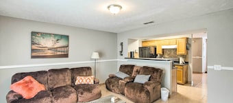 La Vergne Townhome: 22 Mi to Dtwn Nashville!