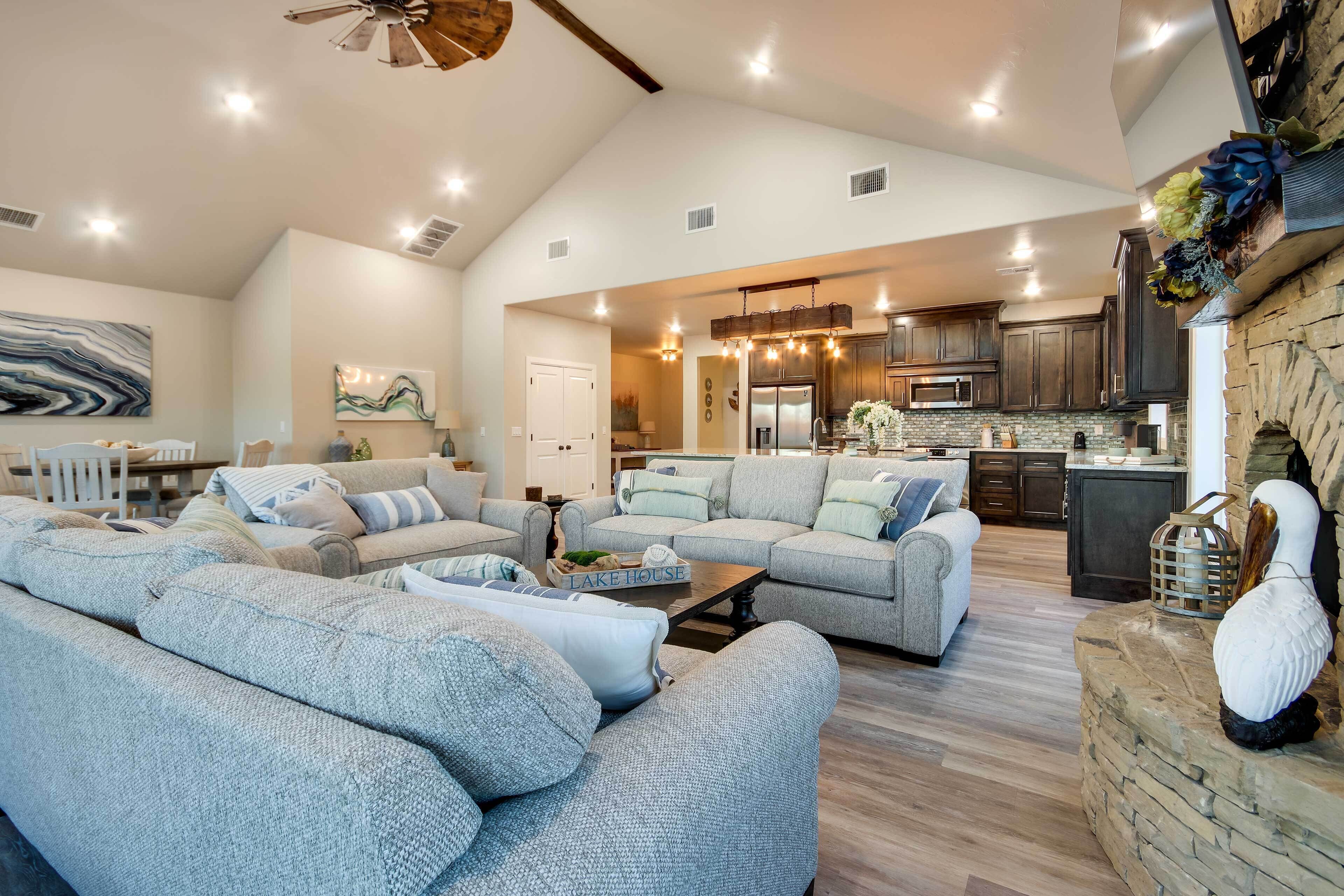 House (5 Bedrooms) | Interior