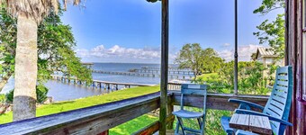Fishing Pier, Kayaks: Bayfront Home in Palacios!