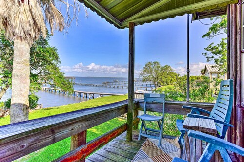Fishing Pier, Kayaks: Bayfront Home in Palacios!