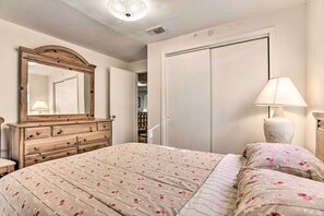 Interior - Fishing Pier, Kayaks: Bayfront Home in Palacios! (Palacios)