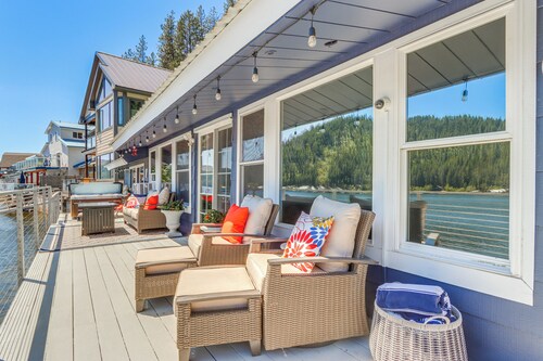 Private Hot Tub: Deer Lake Home w/ Dock Access!