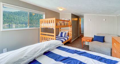 Private Hot Tub: Deer Lake Home w/ Dock Access!