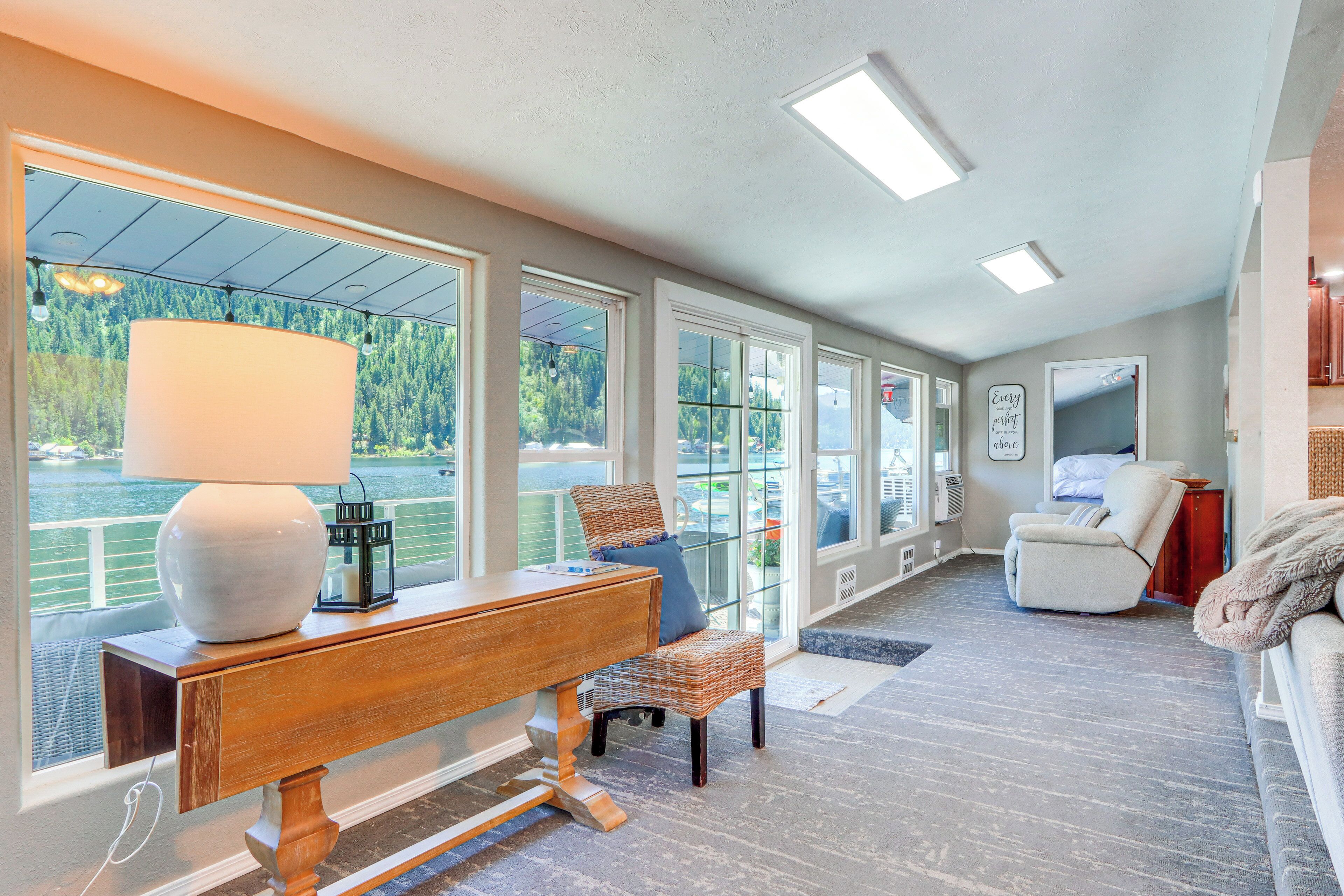 المنشأة من الداخل