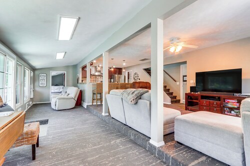 Private Hot Tub: Deer Lake Home w/ Dock Access!