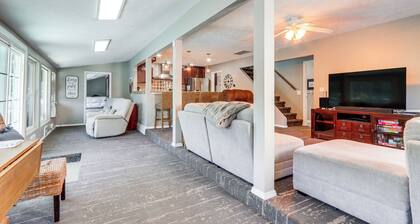 Private Hot Tub: Deer Lake Home w/ Dock Access!