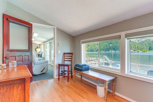 Private Hot Tub: Deer Lake Home w/ Dock Access!