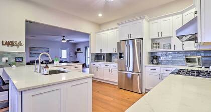 Modern Lakehouse w/ Stunning Views & Hot Tub!