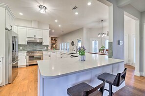 House (3 Bedrooms) | Interior