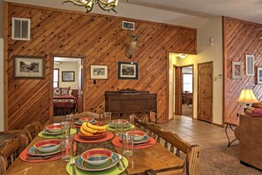 Dining - Lovely Creekside Ruidoso Home w/ Hot Tub & Deck! (Ruidoso)