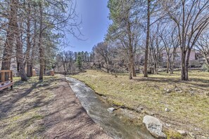 Property grounds - Lovely Creekside Ruidoso Home w/ Hot Tub & Deck! (Ruidoso)