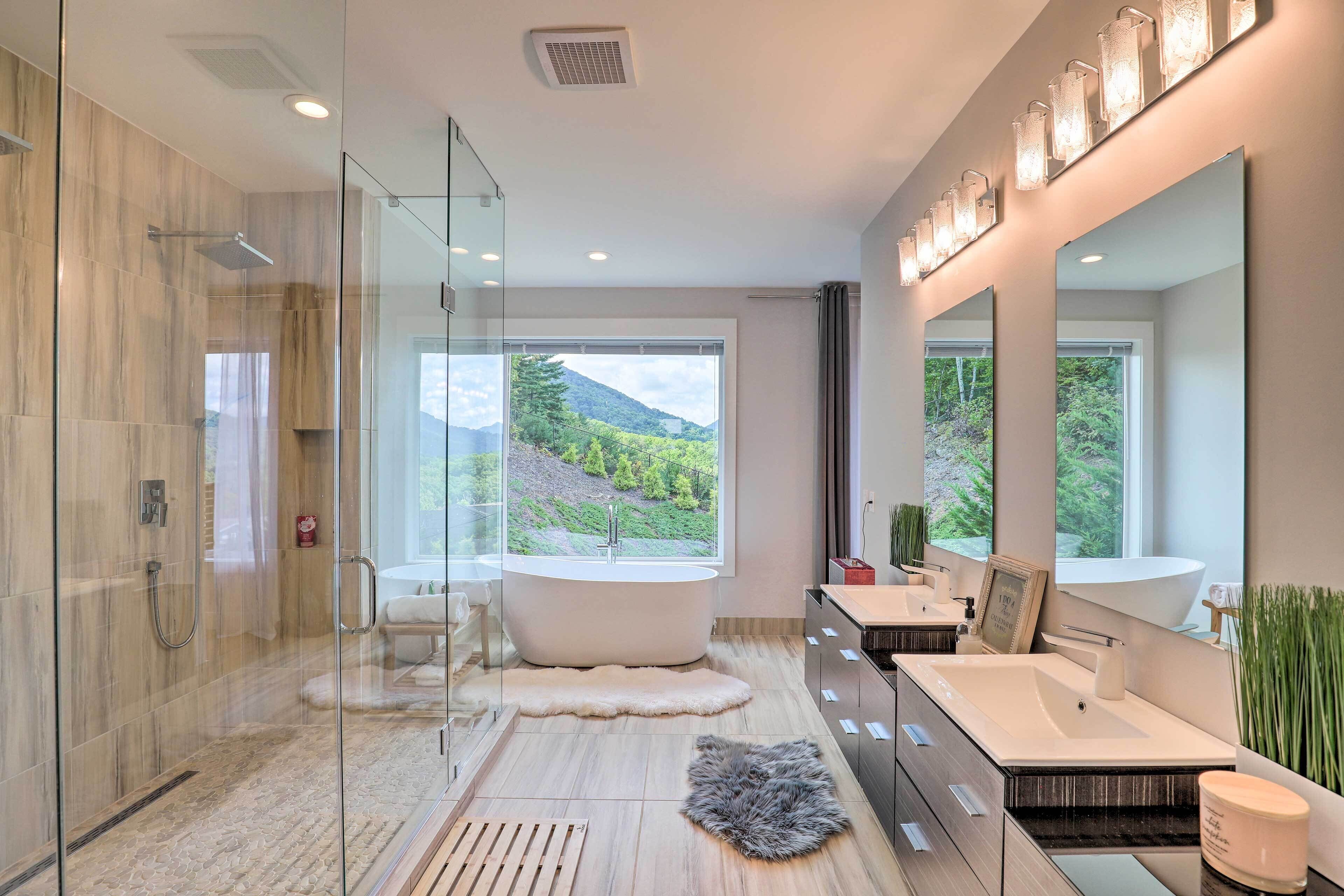 Luxe Asheville Home w/ Stunning Mountain Views!