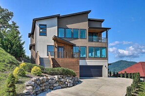 House (4 Bedrooms) | Interior - Luxe Asheville Home w/ Stunning Mountain Views! (Asheville)