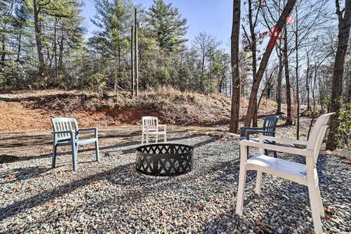 Modern Cabin w/ Fire Pit < 3 Mi to Trails!