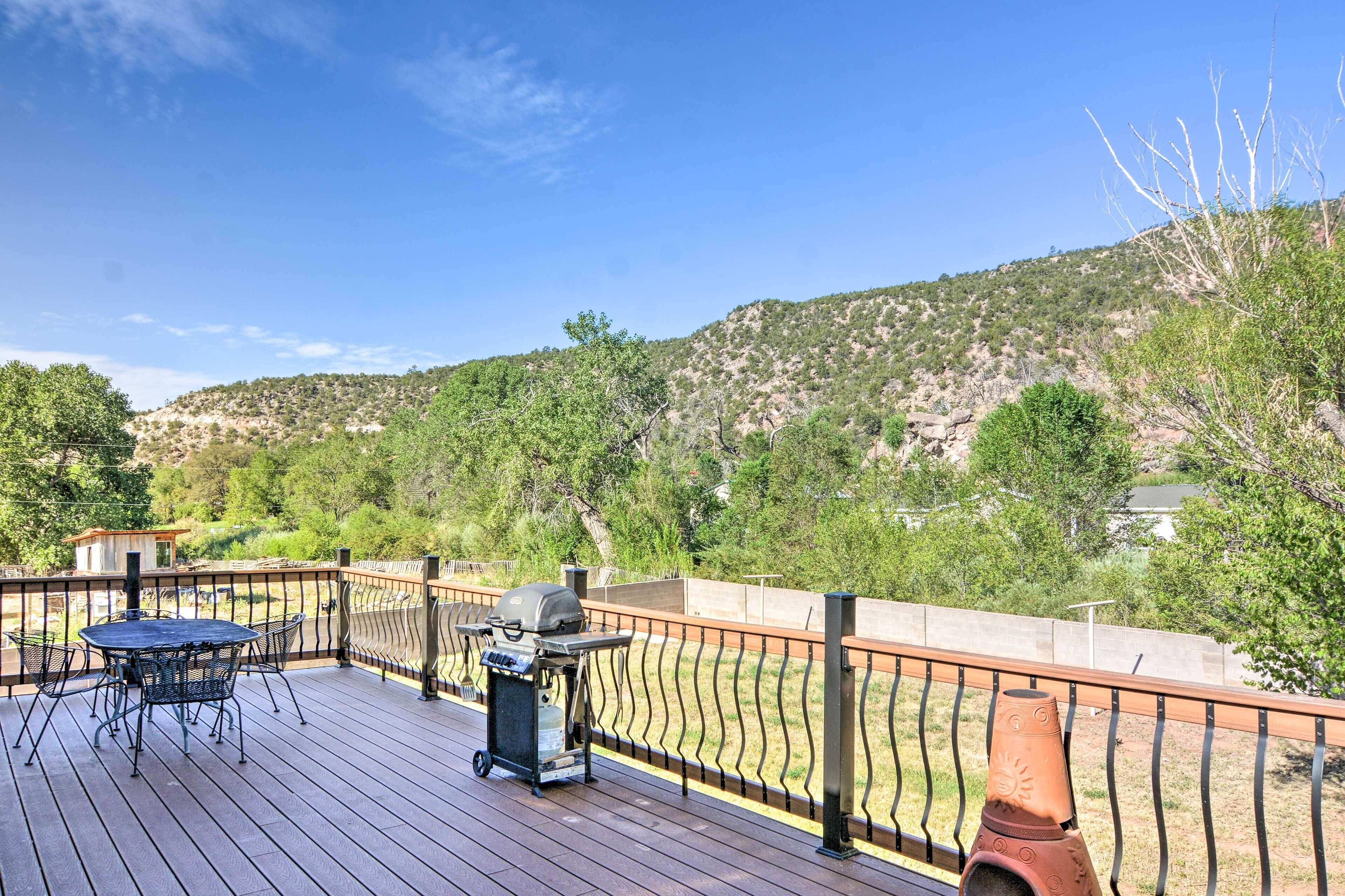 Mom's Place in Jemez: Cozy Home, 1mi to Hot Spring