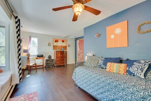 3 bedrooms, iron/ironing board, bed sheets - Stunning Golden Home w/ Deck ~ 35 Mi to Denver! (Golden)