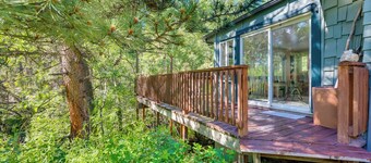 Stunning Golden Home w/ Deck ~ 35 Mi to Denver!