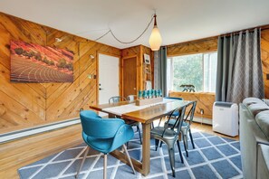 Dining - Stunning Golden Home w/ Deck ~ 35 Mi to Denver! (Golden)