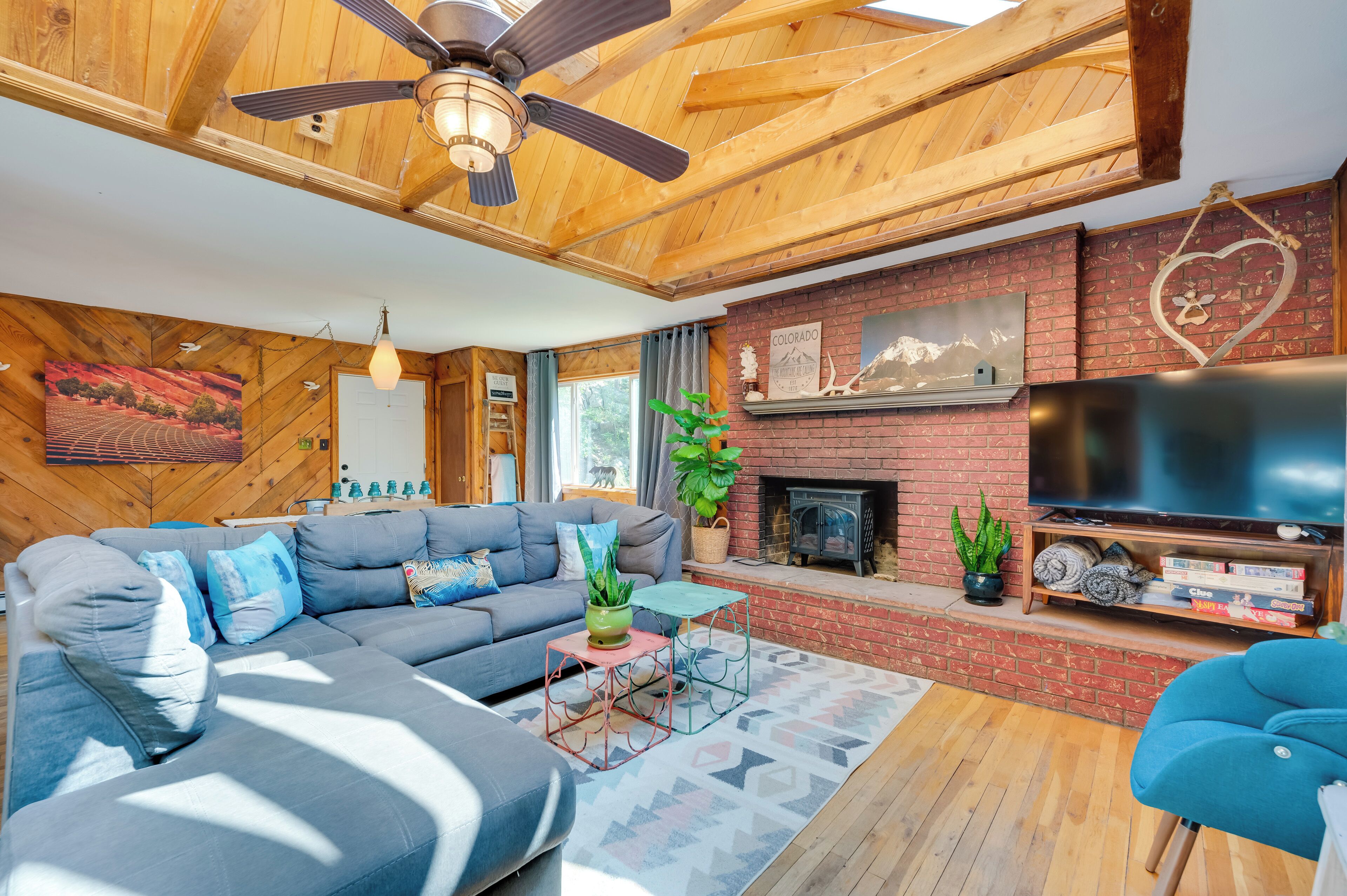 Lovely Golden Home < 1 Hour to Denver Attractions!