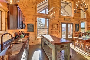 House (1 Bedroom) | Interior - Mountain View Hideaway w/ Outdoor Fireplace! (Mountain View)