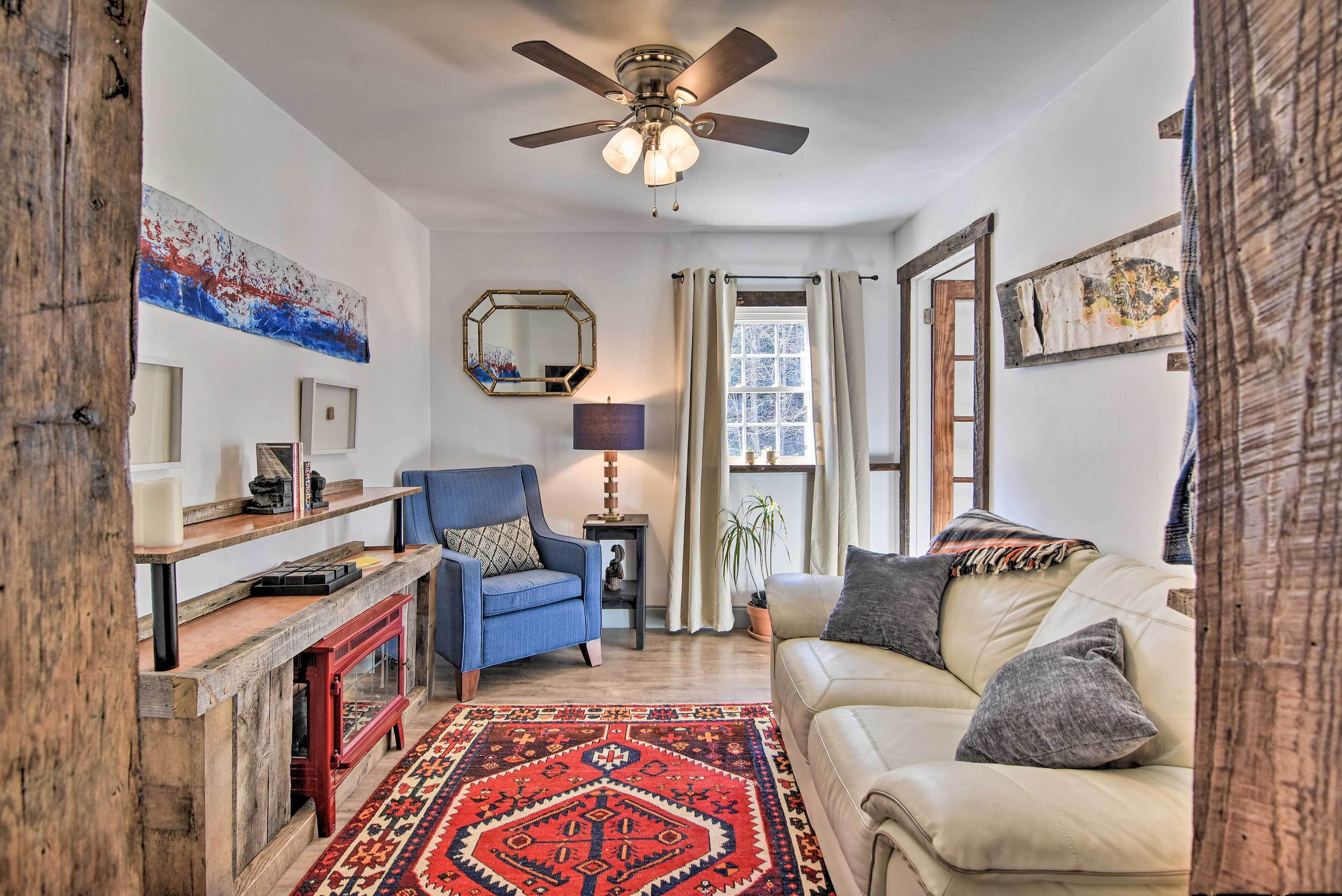 Modern, Dog-friendly Getaway on Cane River!