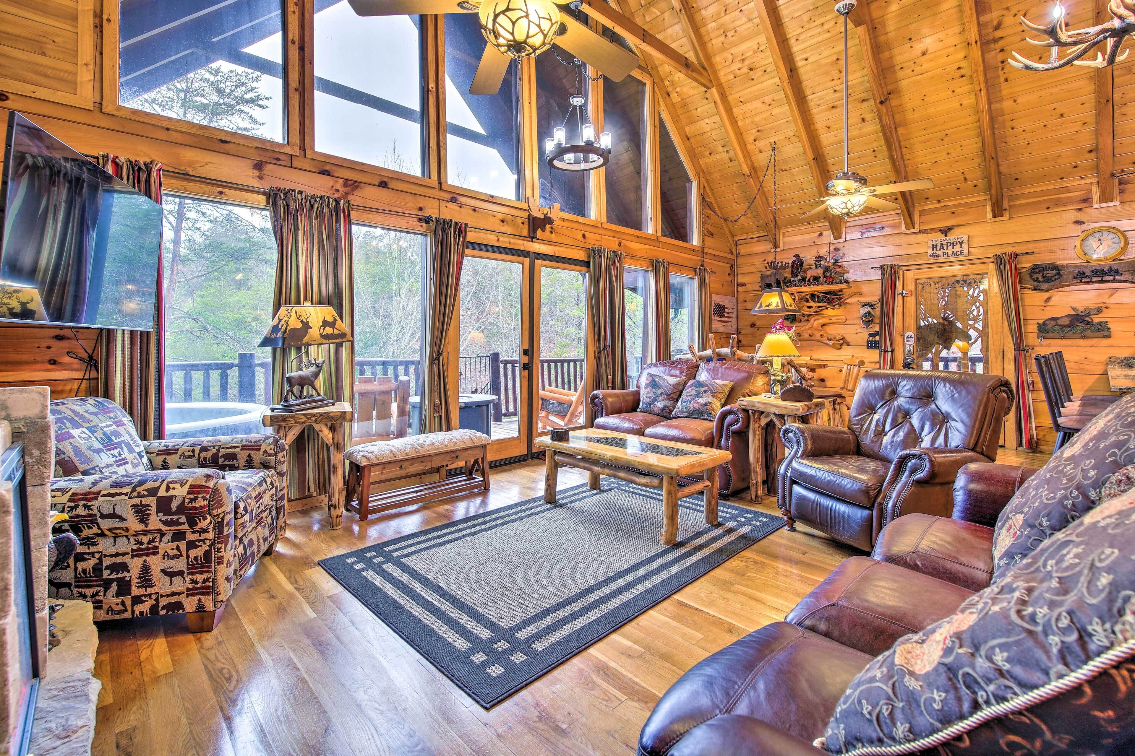 'moose Cove' Retreat on Douglas Lake!