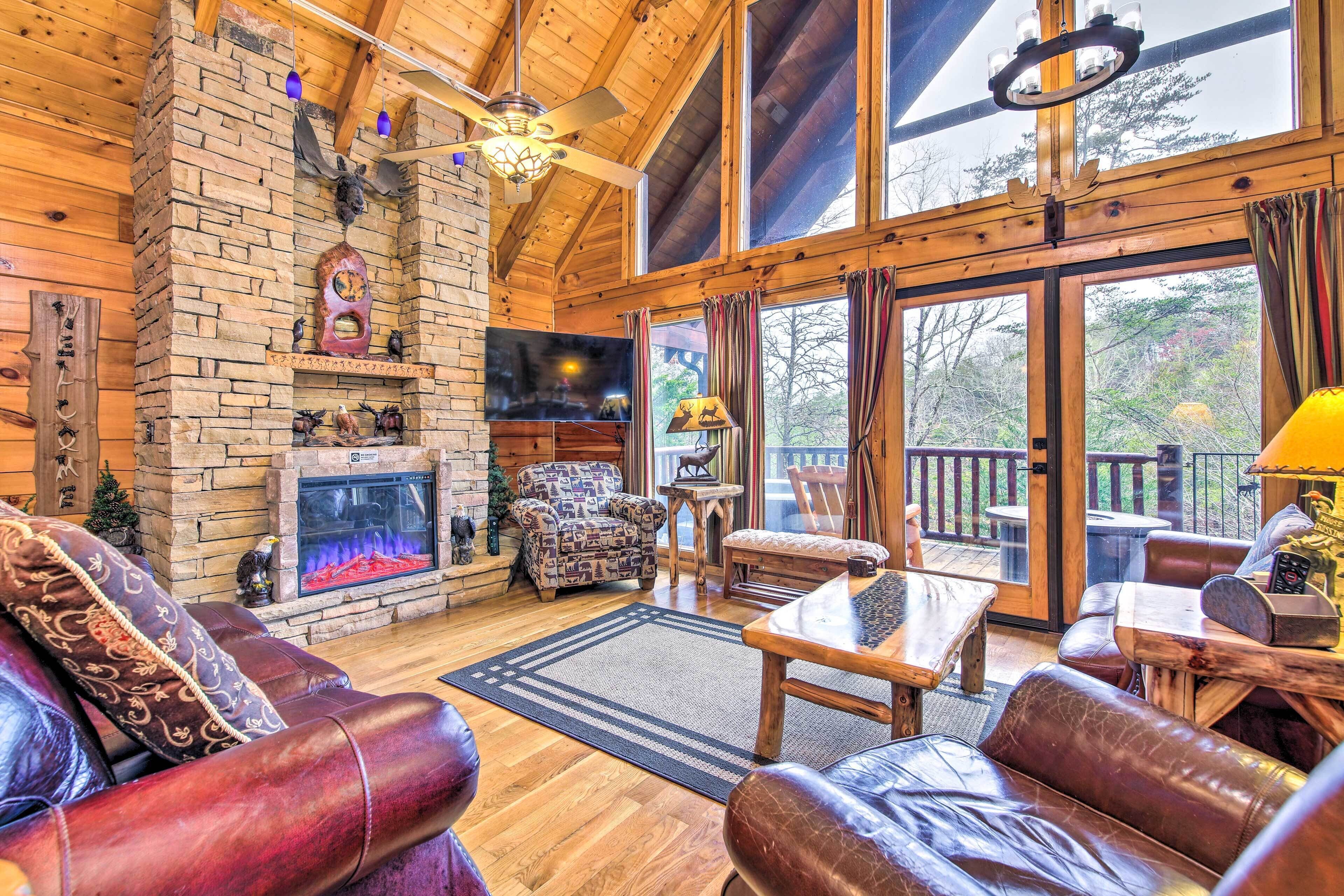 'moose Cove' Retreat on Douglas Lake!