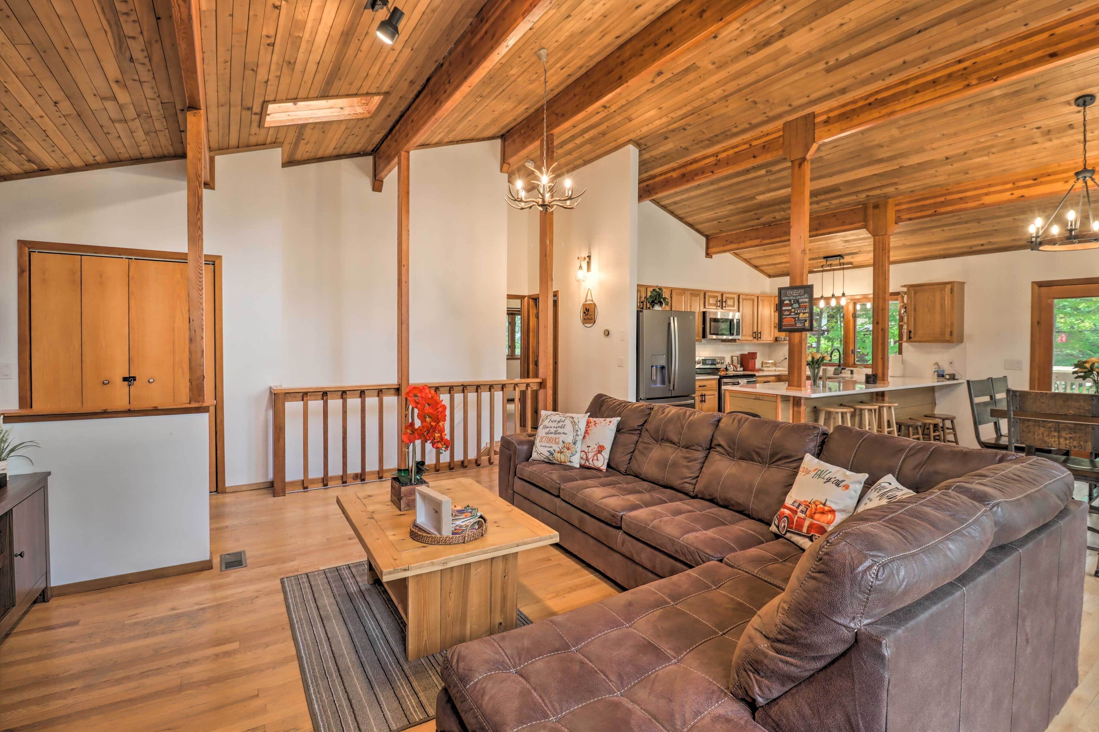 Modern Tobyhanna Retreat w/ Deck & Gas Grill!