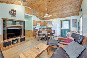 Interior - Peaceful Bryson City Cabin - Fire Pit & Hot Tub! (Bryson City)