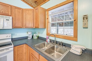 Interior - Peaceful Bryson City Cabin - Fire Pit & Hot Tub! (Bryson City)