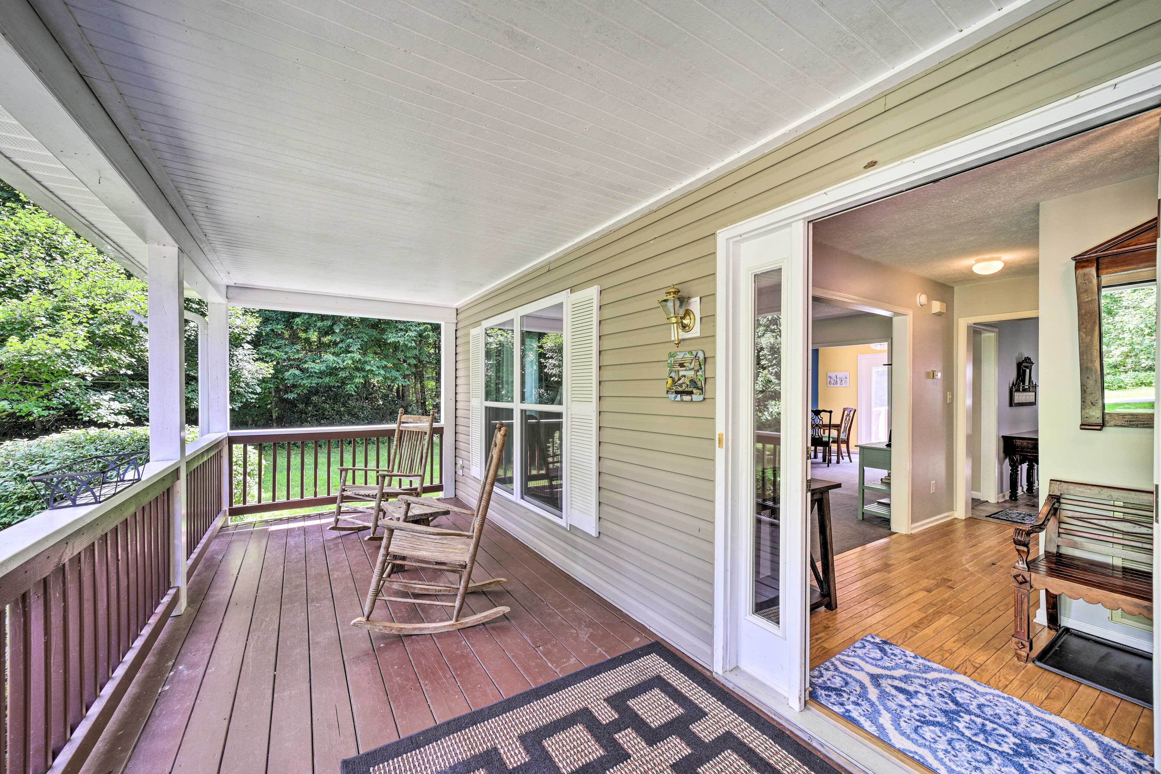 Peaceful Highlands Home w/ Deck + Fire Pit!