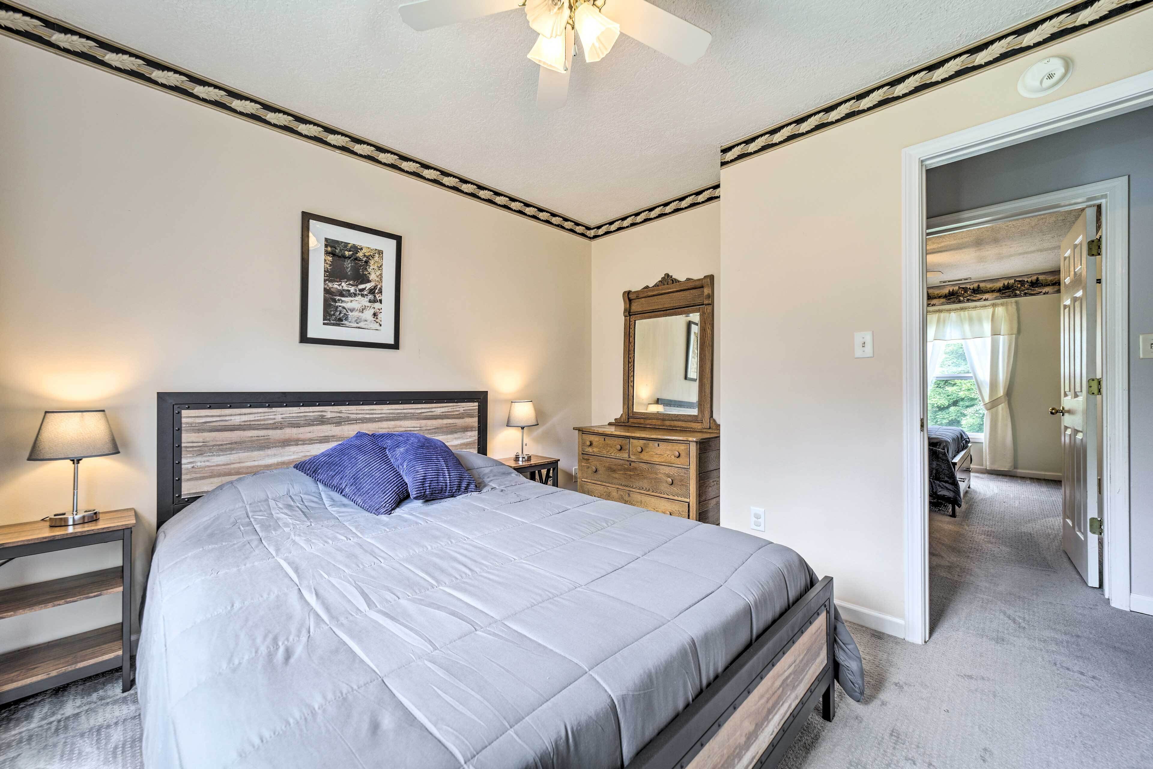 Peaceful Highlands Home w/ Deck + Fire Pit!