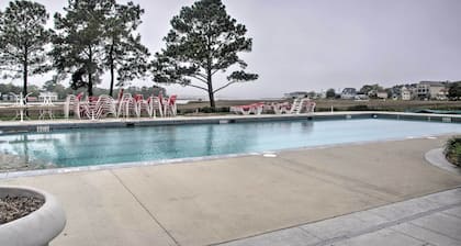 2 Mi to Bethany Beach: Condo w/ Deck & Pool Access