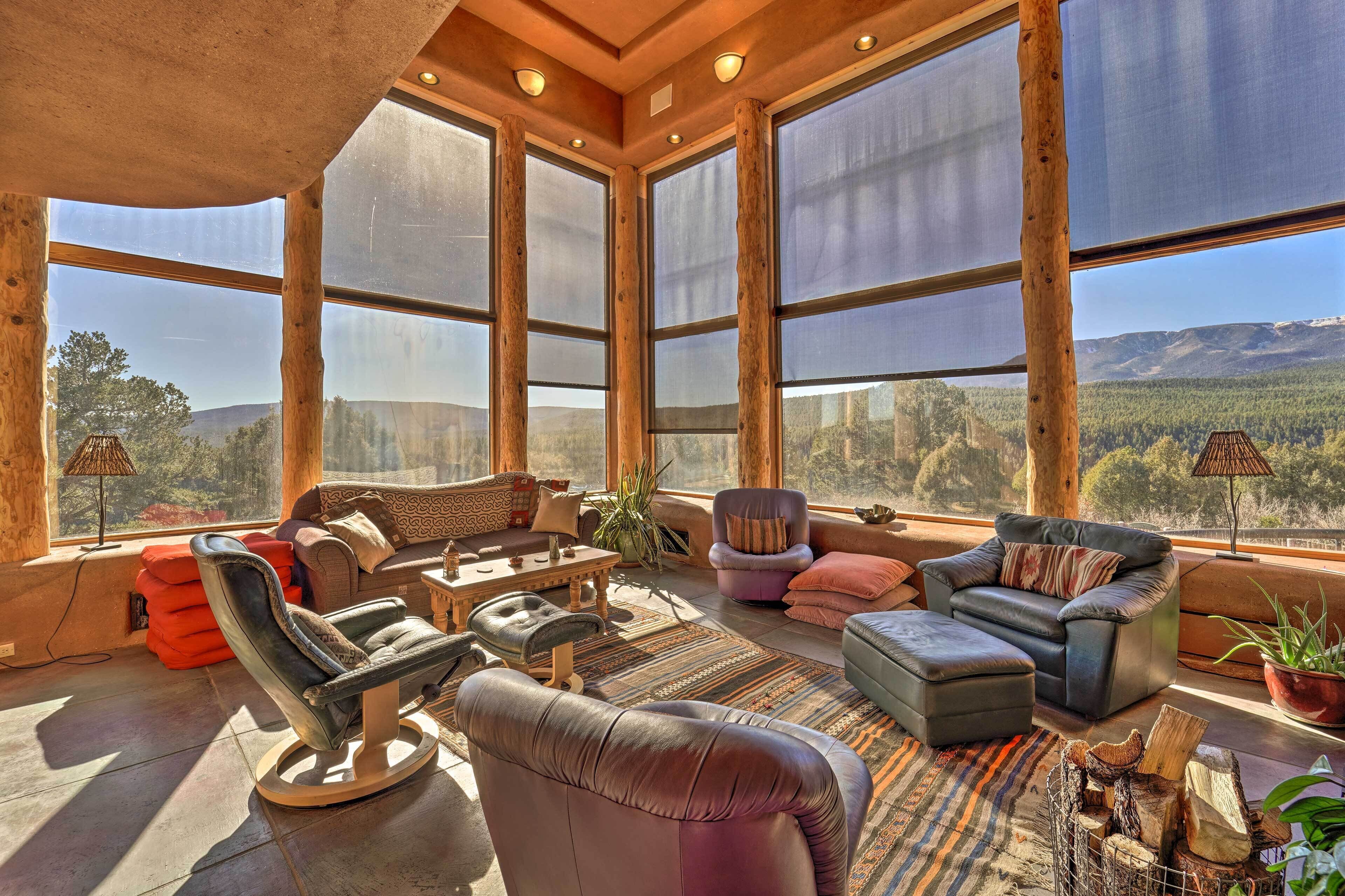 Peaceful New Mexico Retreat w/ Panoramic Mtn Views