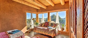 Peaceful New Mexico Retreat w/ Panoramic Mtn Views
