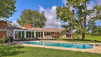 House (4 Bedrooms) | Front of property