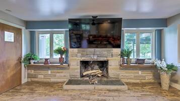 House (4 Bedrooms) | Interior