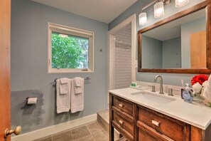 House (4 Bedrooms) | Interior - Peaceful Lebanon Farmhouse/ranch w/ Pool! (Lebanon)