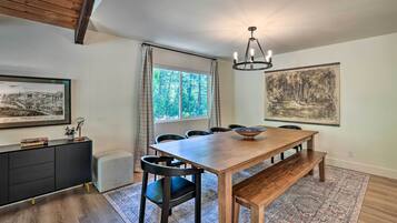 ํ์ฐ์ค (4 Bedrooms) | ๋ด๋ถ