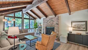 Télévision, cheminée