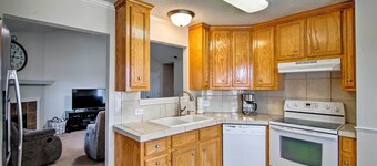 Pet-friendly Lubbock Home w/ Yard - 6 Mi to TTU