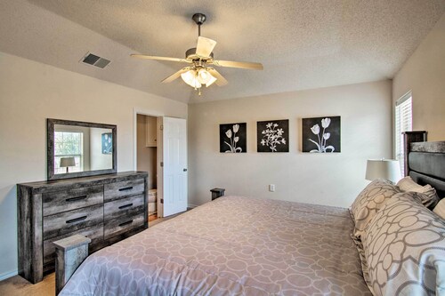 Pet-friendly Lubbock Home w/ Yard - 6 Mi to TTU