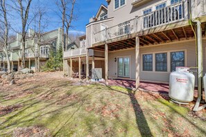 Apartment (5 Bedrooms) | Interior - Community Perks & Deck: Lake Harmony Townhome! (Lake Harmony)