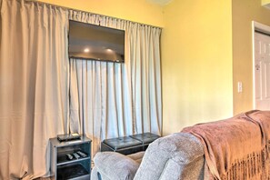 شقة (5 Bedrooms) | المنشأة من الداخل